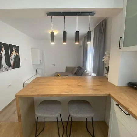 Sasha Apartment *